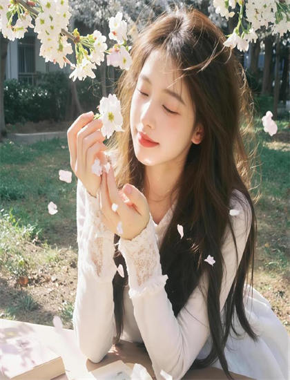 她的回忆美学价值分析：艺术美感与审美特征探讨